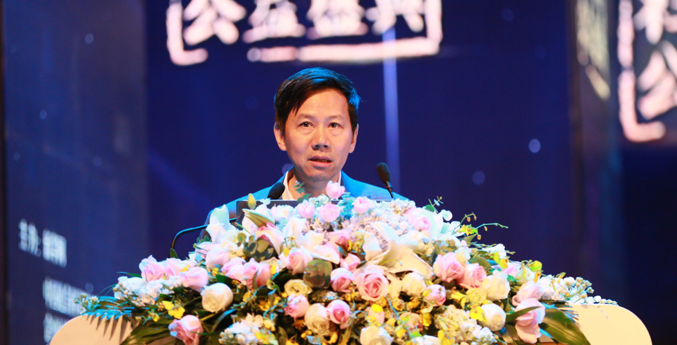 清华大学公益慈善研究院副院长、教授邓国胜发表主题演讲